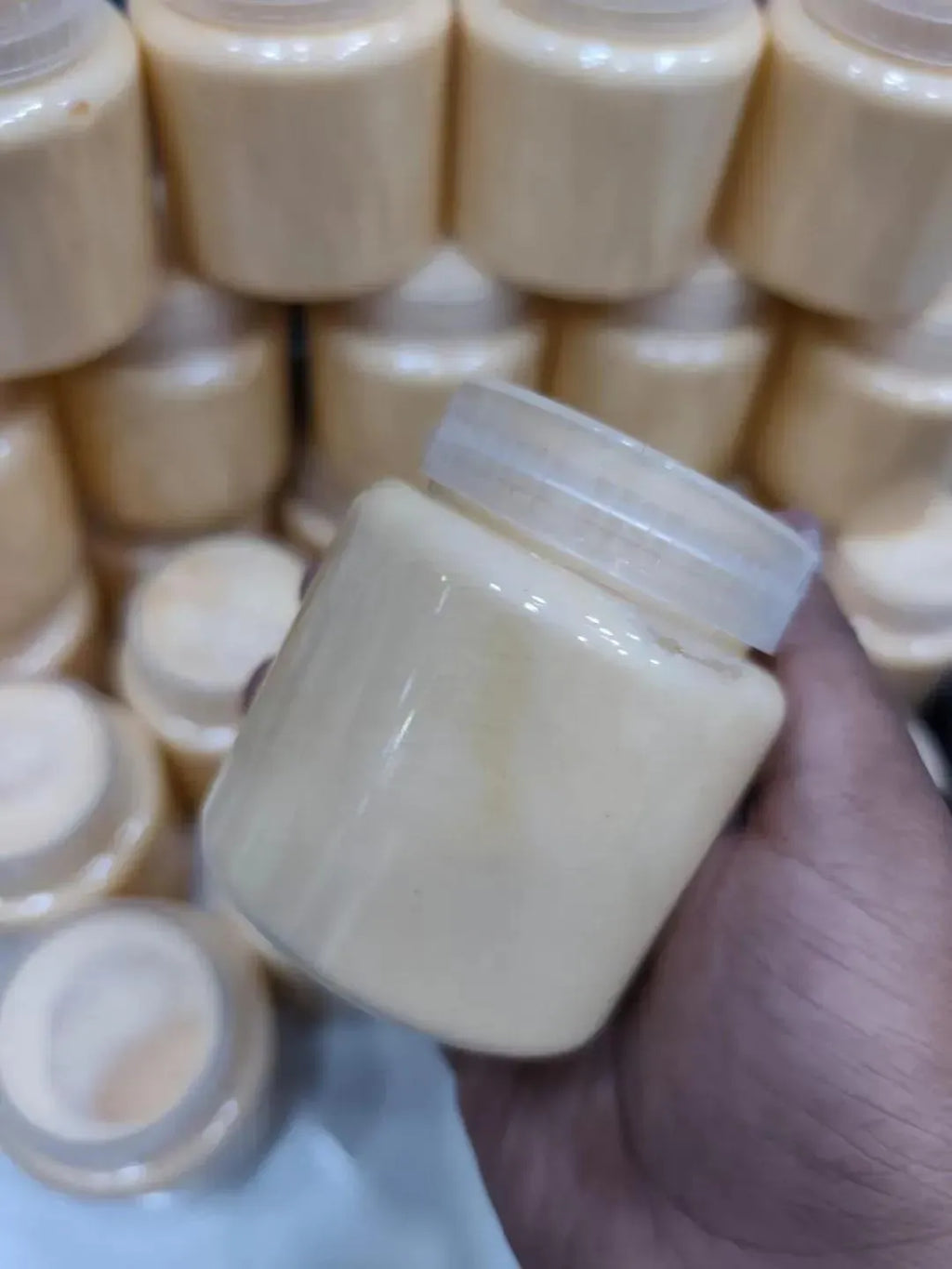 Zafrani whitening cream for flowlees skin Pakistan